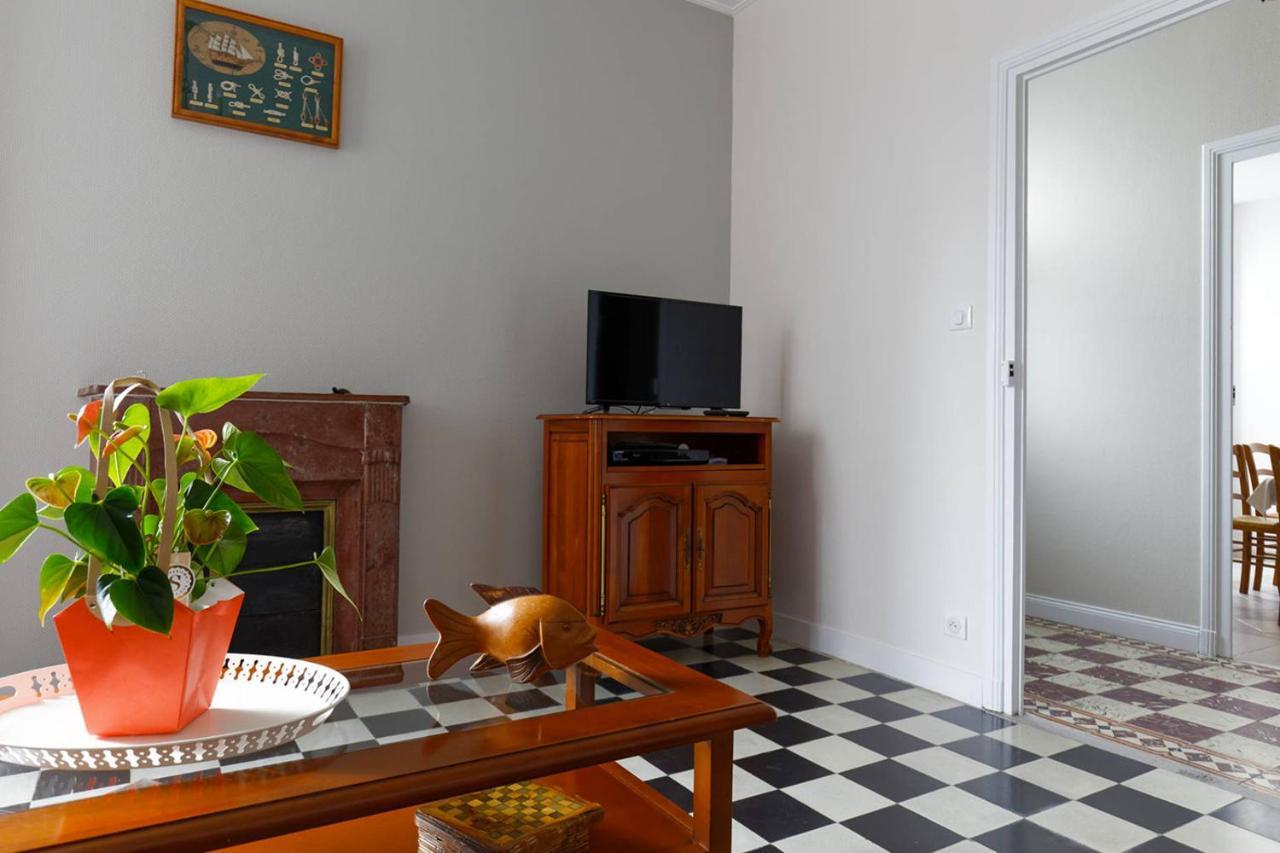 Le Cachet D'Une Maison De Centre-Bourg A Beauvoir-Sur-Mer Exterior foto