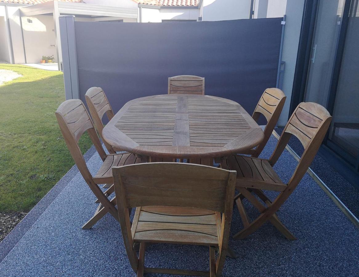 Le Cachet D'Une Maison De Centre-Bourg A Beauvoir-Sur-Mer Exterior foto