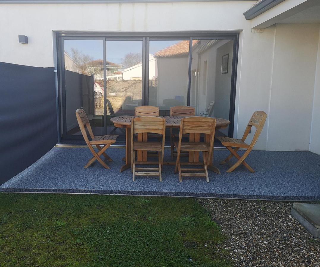 Le Cachet D'Une Maison De Centre-Bourg A Beauvoir-Sur-Mer Exterior foto